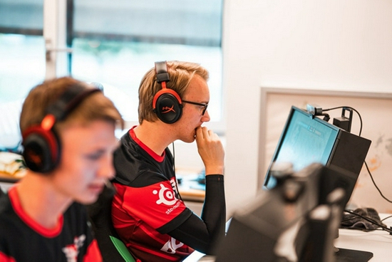 英雄联盟S15总决赛瑞士轮精彩回顾 BLG战胜VKS